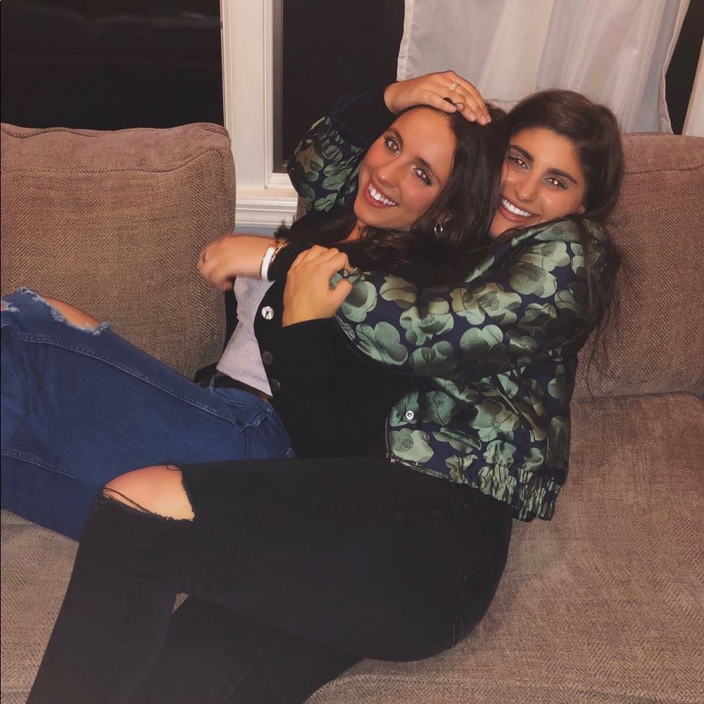 Meet your Posher, Emilee